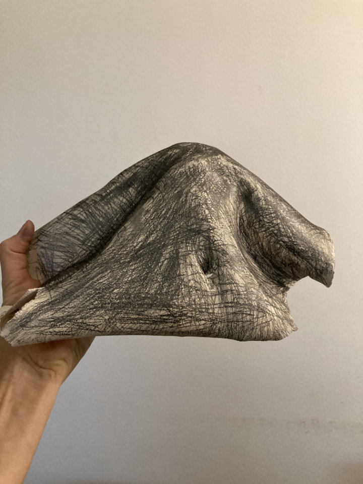 Michaela Neumann, Hülle, Covering, 2001, 14 x 30 x 24_1